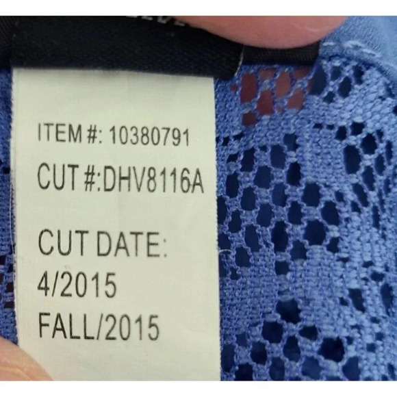 Torrid Sleeveless Top Blouse Women's 1X Periwinkle V-Neck Chest Pockets Lace - Picture 4 of 4